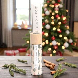 Sand + Fog Christmas Scent Crushed Candy Cane Reed Diffuser 3.38 oz. oil & Reeds